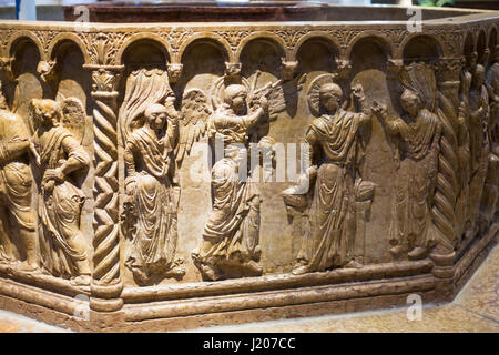 VERONA, ITALY - MARCH 27, 2017: baptismal font in baptistery of Verona Duomo Cathedral (Chiesa di San Giovanni in Fonte). The baptistery was built in  Stock Photo