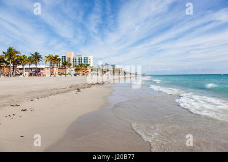 Hollywood Beach, Fl, USA - March 13, 2017: Coastline at the Hollywood Beach Broad Walk on a sunny day in March. Florida, United States Stock Photo