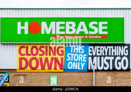 Closing Down Everything Must Go sign on a branch of Homebase. Stock Photo