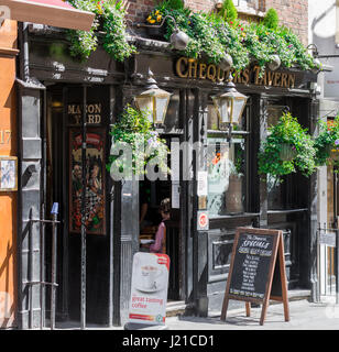 Chequers Tavern, a local pub in London England, UK Stock Photo