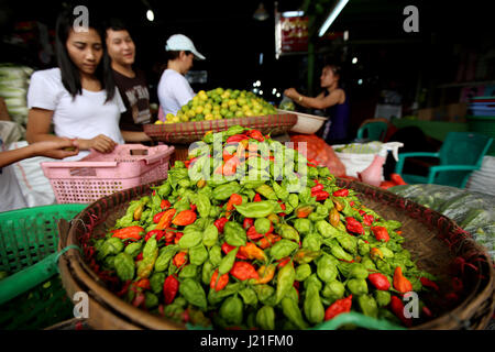 Yangon, Myanmar. 23rd Apr, 2017. Vegetables are on display for sell at the Thiri Mingalar wholesale market in Yangon, Myanmar, April 23, 2017. Credit: U Aung/Xinhua/Alamy Live News Stock Photo