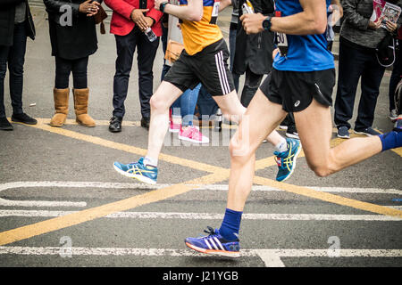 London, UK. 23rd Apr, 2017. Mass runners around the 18k point at Bermondsey Credit: Karen Hunt/Alamy Live News Stock Photo