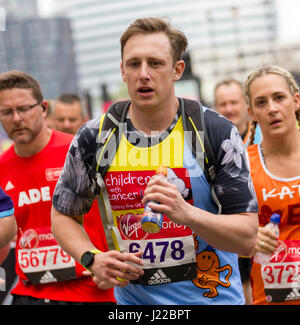 St Jame's Park, London,UK. 23rd April, 2017. Thousands take part in the 37th London Marathon Stock Photo