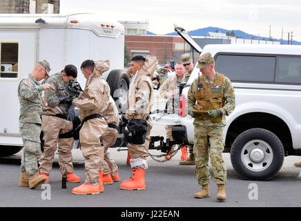 Chief Warrant Officer Two Robert Taylor (right), an evaluator from the Joint Interagency Training and Education Center (JITEC), observes as members of the Washington National Guard’s 10th Homeland Response Force (HRF) conduct training at the Spokane Readiness Center Apr. 7-9, 2017.  More than 330 members of the HRF trained to mobilize and deploy in support of the Federal Emergency Management Agency to assist first responders in evacuating casualties, providing decontamination and medical triage during a CBRNE incident. (U.S. Army National Guard photo by Maj. Matt Baldwin) Stock Photo