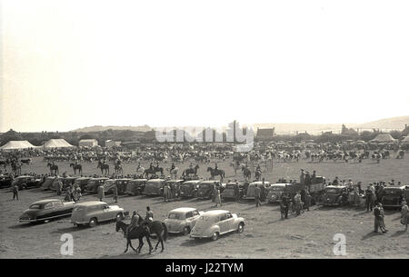 1950, historical, general view of the activity at the Bucks County show, England, UK with the cars of the day parked up on the main arena. Stock Photo