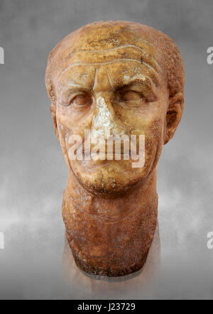 Roman sculpture of the Emperor Vespesien, excavated  from Althiburos sculpted circa  69-79AD. The Bardo National Museum, Tunis, Inv No: C.1025. Agains Stock Photo