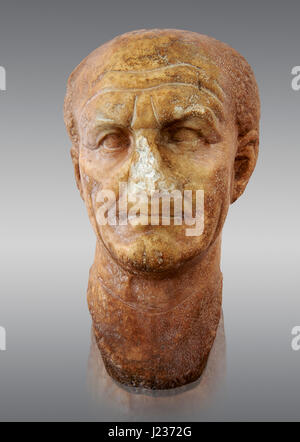 Roman sculpture of the Emperor Vespesien, excavated  from Althiburos sculpted circa  69-79AD. The Bardo National Museum, Tunis, Inv No: C.1025.   Agai Stock Photo