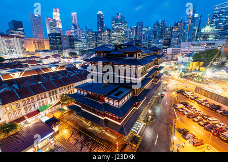 Buddha Tooth Relic Temple at night in Singapore Stock Photo