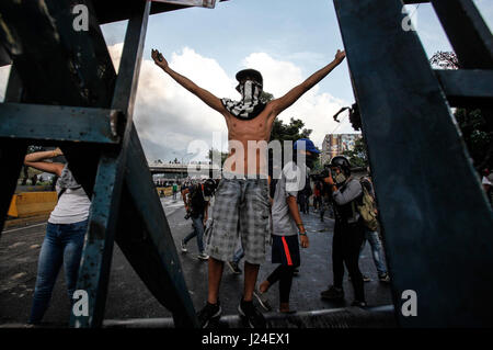 Caracas, Venezuela. 24th Apr, 2017. Demonstrators take part in a protest in Caracas, Venezuela, on April 24, 2017. Venezuelan Foreign Minister Delcy Rodriguez on Saturday called for 'true and accessible' global media coverage of the recent situation in the country. Since April 1, Venezuela has seen intense protests by both government and opposition supporters in Caracas and across the country, which have claimed at least 15 lives. Credit: Boris Vergara/Xinhua/Alamy Live News Stock Photo