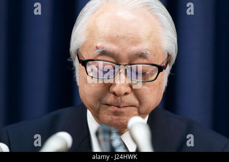 Tokyo, Japan. 25th Apr, 2017. Japan Post Holdings Co. President Masatsugu Nagato attends a news conference at the company headquarters on April 25, 2017, Tokyo, Japan. Japan Post Holdings reported a deficit of 40 billion yen for the fiscal year ending in March 2017 after deciding to write off JPY 400,000 billion from the value of its Australian Toll Holdings Ltd. unit. The company announced that it will cut 1,700 jobs at Toll by March 2018. Credit: Rodrigo Reyes Marin/AFLO/Alamy Live News Stock Photo