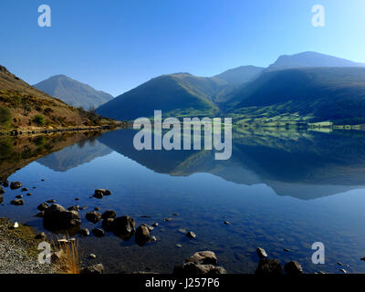 Wast Water (Wastwater) in the English Lake District, Cumbria, UK, starting point for hikes to Scafell Pike, England's highest mountain. Stock Photo