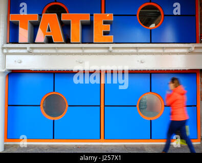 People walking past the Tate Liverpool, in Albert Dock. Stock Photo