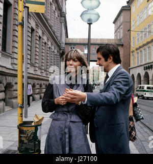Ein zauberhaftes Biest, Fernsehserie, Deutschland 1981, Darsteller: Judy Winter, Gerd Baltus Stock Photo