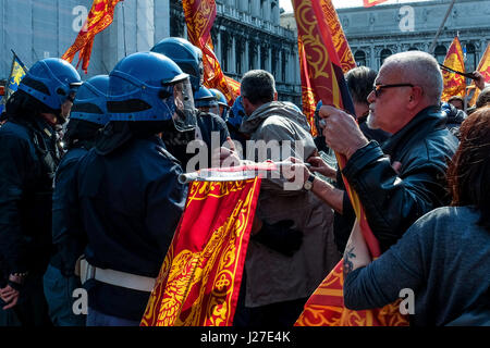 Venice, ITALY. 25th APRIL, 2017.  'Venetisti' and social centres during the  annual anniversary of Italy liberation in Venice, Italy. Anniversary 25th April in Venice. © Stefano Mazzola/Awakening/Alamy Live News Stock Photo