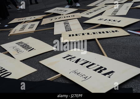 Milan, Italy. 25th Apr, 2017. Liberation Day Protests in Milan, Italy Credit: Alexandre Rotenberg/Alamy Live News Stock Photo