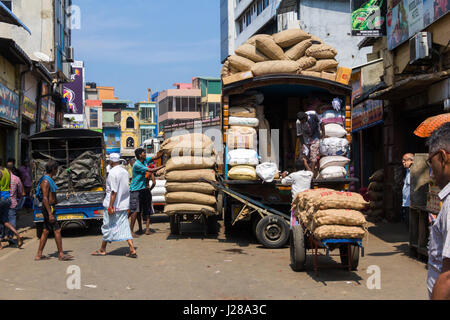 Busy street scene in the Pettah District, Colombo, Sri Lanka Stock Photo