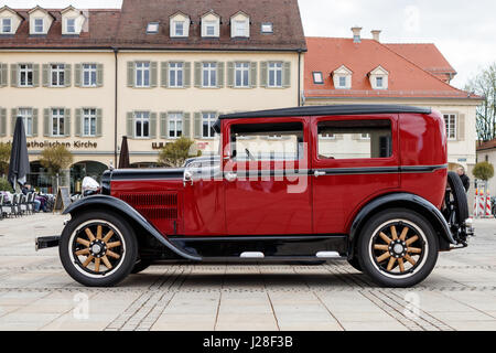 LUDWIGSBURG, GERMANY - APRIL 23, 2017: Essex Super Six oldtimer car at the eMotionen event on April 23, 2017 in Ludwigsburg, Germany. Side view. Stock Photo
