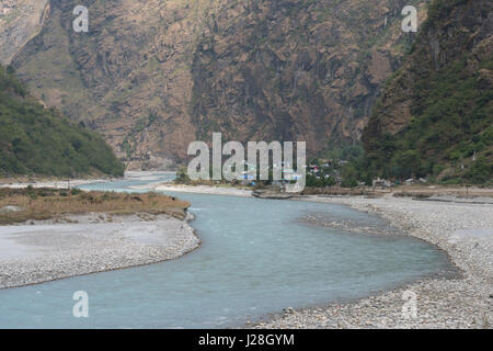 Nepal, Western Region, Dharapani, On the Annapurna Circuit - Day 2 - From Jagat to Dharapani - The river Marsyangdi in the background the valley Stock Photo