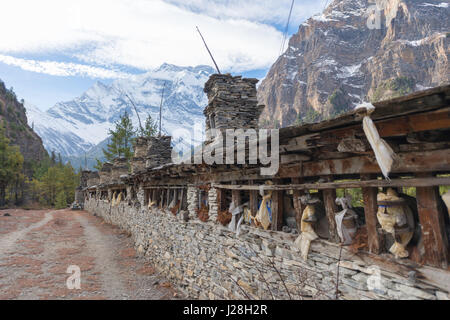 Nepal, Western Region, Pisang, On the Annapurna Circuit - Day 5 - From Lower Pisang to Braga - Prayer mills at the edge of Manang Stock Photo