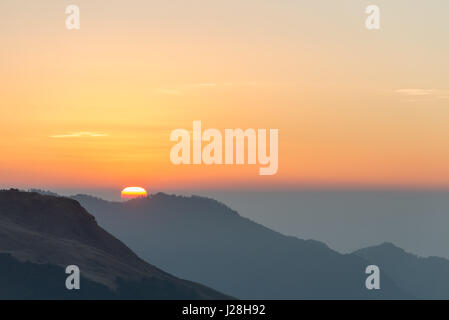 Nepal, Western Region, Ghode Pani, On the Annapurna Circuit - Day 14 - From Ghorepani to Tikhe Dhunga - Sunrise at Poon Hill 3210 m Stock Photo