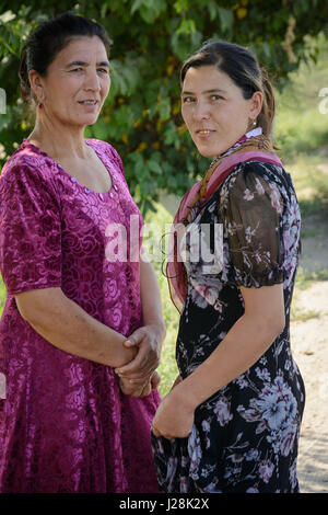 Uzbekistan, Buxoro Province, Jondor tumani, farmers in the Sunday dress Stock Photo