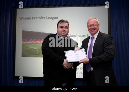 Manchester United receive the Premier League Grounds Team of the Season Award 2016/17 during the Professional Football Groundsmen's Conference at Twickenham Stadium, London. PRESS ASSOCIATION Photo. Picture date: Wednesday April 26, 2017. Photo credit should read: Steven Paston/PA Wire Stock Photo