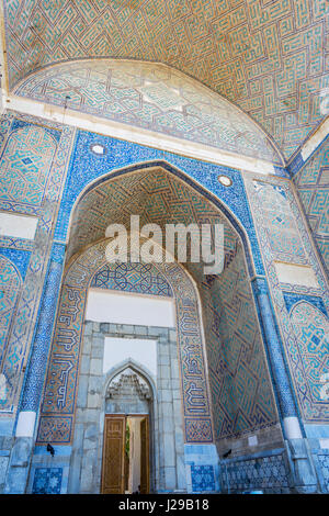 Colorful facade of mosaic and tiles detail of Registan mausoleum, Samarkand, Uzbekistan Stock Photo