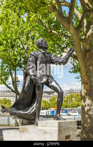 Statue of Sir Laurence Olivier, Shakespearean actor, in his role as Hamlet Prince of Denmark, outside the National Theatre, South Bank, London SE1, UK Stock Photo