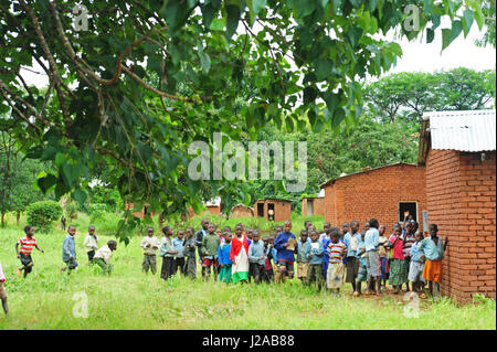 Malawi, Mzimba district, Chilumba Community Based Childcare Centre (CBCC). Schoolchildren at primary school building Stock Photo