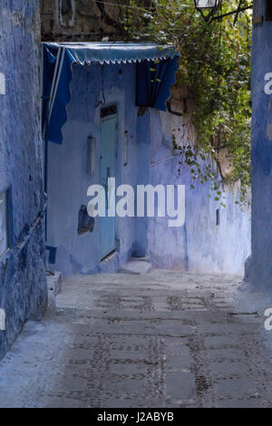 Africa, Chefchaouen, A water fountain stands in the middle of a small square. 'The Blue City' or 'Blue Medina' is a small city of about 40,000 inhabitants, situated in the heart of Morocco's Rif Mountains and located in northeastern Morocco. Stock Photo