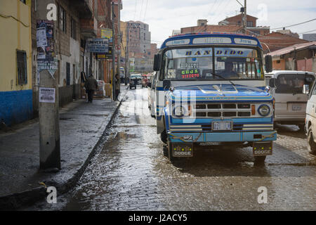 Bolivia, Departamento de La Paz, El Alto, the 'poor city', located at an altitude of 4100 m on the Altiplano above the boiler of La Paz Stock Photo