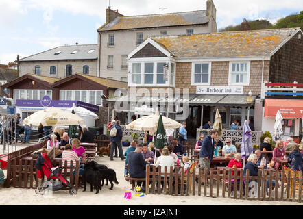 Harbour Inn, Lyme Regis, Dorset, Uk Stock Photo - Alamy