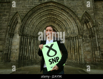 SNP MP Mhairi Black on the local election campaign trail at Paisley Abbey. Stock Photo