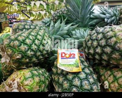 Dole pineapples are seen in a supermarket in New York on Wednesday, April 26, 2017. Dole Food Co., owned by 94 year-old David H. Murdock, has filed for an Initial Public Offering (IPO) (© Richard B. Levine) Stock Photo