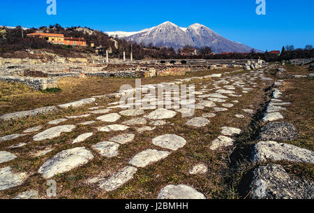 Italy Abruzzo Archelogical Site - Alba Fucens - Roman street Stock Photo