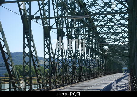 Linz, historische Eisenbahnbrücke Stock Photo