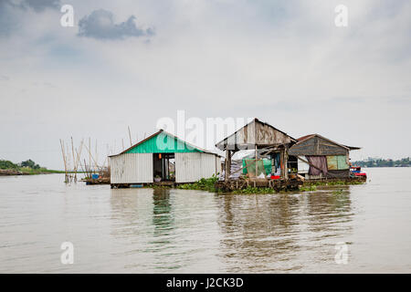 Cồn Sơn, Bùi Hữu Nghĩa near Cần Thơ, capital and largest city in the Mekong DeltaBy boat you will cross the Mekong to the island. Fishermen homes Stock Photo