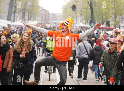 Amsterdam, Netherlands. 27th Apr, 2017. People on the street celebrate King´s Day in Amsterdam, Netherlands, on April 27, 2017. The King's day, marking the birth of King Willem-Alexander. In the Netherlands, King Willem-Alexander's 50th birthday is celebrated during the traditional Kingsday. Credit: VWPics/Alamy Live News Stock Photo