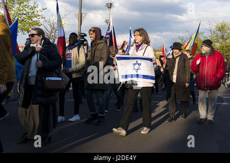 Berlin, Germany. 27th Apr, 2017. On the occasion of the Jewish Holocaust Memorial Day Jom haSchoa, several hundred people are demonstrating under the motto 'Remembering together - a common future! No to racism, anti-Semitism and Israel hatred! ' In front of the Brandenburg Gate and the Holocaust Memorial. Jom haSchoa is celebrated according to the Jewish calendar on the 27th Nisan, which corresponds to the changing days of the sun in April or May. Credit: ZUMA Press, Inc./Alamy Live News Stock Photo