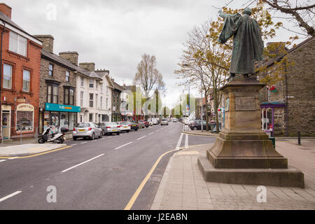 The high street in Bala a town in the county of Gwynedd with the statue of the Welsh Nationalist politician Thomas Edward Ellis Stock Photo