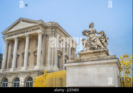 France, Ile-de-France, Palace of Versailles, allegorical sculpture 'The Abundance' (l'Abondance) by Antoine Coysevox at the Gate of Honour Stock Photo