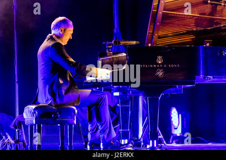 Wetzlar, Germany. 26th April, 2017. Joja Wendt, German jazz pianist and entertainer from Hamburg,  performs his concert program 'Die Kunst des Unmöglichen' (English: The Art of Impossible) at Stadthalle Wetzlar. --- Fotocredit: Christian Lademann Stock Photo