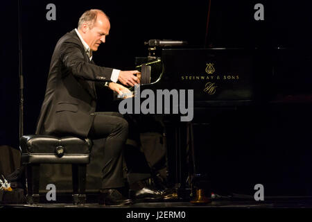 Wetzlar, Germany. 26th April, 2017. Joja Wendt, German jazz pianist and entertainer from Hamburg,  performs his concert program 'Die Kunst des Unmöglichen' (English: The Art of Impossible) at Stadthalle Wetzlar. --- Fotocredit: Christian Lademann Stock Photo