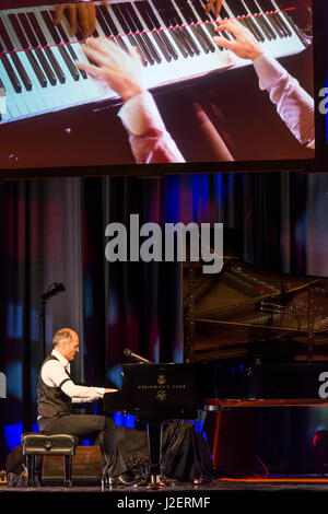 Wetzlar, Germany. 26th April, 2017. Joja Wendt, German jazz pianist and entertainer from Hamburg,  performs his concert program 'Die Kunst des Unmöglichen' (English: The Art of Impossible) at Stadthalle Wetzlar. --- Fotocredit: Christian Lademann Stock Photo