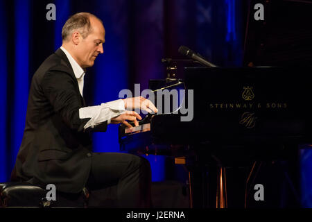 Wetzlar, Germany. 26th April, 2017. Joja Wendt, German jazz pianist and entertainer from Hamburg,  performs his concert program 'Die Kunst des Unmöglichen' (English: The Art of Impossible) at Stadthalle Wetzlar. --- Fotocredit: Christian Lademann Stock Photo