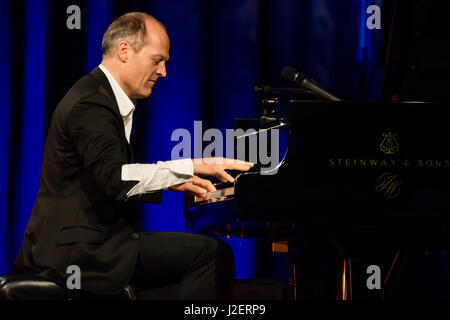 Wetzlar, Germany. 26th April, 2017. Joja Wendt, German jazz pianist and entertainer from Hamburg,  performs his concert program 'Die Kunst des Unmöglichen' (English: The Art of Impossible) at Stadthalle Wetzlar. --- Fotocredit: Christian Lademann Stock Photo