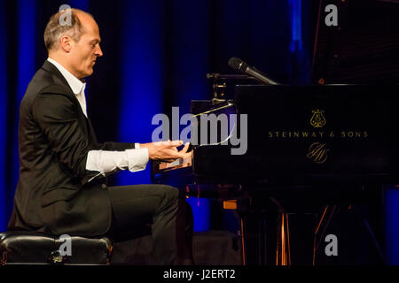 Wetzlar, Germany. 26th April, 2017. Joja Wendt, German jazz pianist and entertainer from Hamburg,  performs his concert program 'Die Kunst des Unmöglichen' (English: The Art of Impossible) at Stadthalle Wetzlar. --- Fotocredit: Christian Lademann Stock Photo