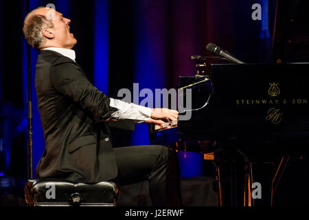 Wetzlar, Germany. 26th April, 2017. Joja Wendt, German jazz pianist and entertainer from Hamburg,  performs his concert program 'Die Kunst des Unmöglichen' (English: The Art of Impossible) at Stadthalle Wetzlar. --- Fotocredit: Christian Lademann Stock Photo