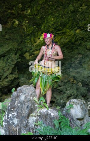 French Polynesia, Austral Islands (aka The Tuha'a Pae), Tupua'i Islands, Island of Rurutu. Rare folkloric performance of the harvest dance in Ane Aeo Cave. Stock Photo