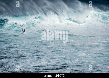 USA, Hawaii, Maui. Robby Naish windsurfing monster waves at Pe'ahi Jaws, North Shore Maui. Stock Photo